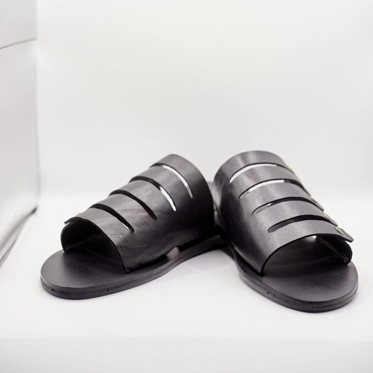 Semi- Strapped Pinned Palm