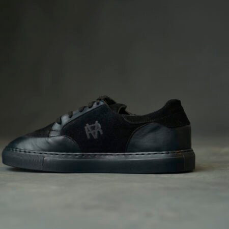 Low-Top Sneakers - Black (Suede)